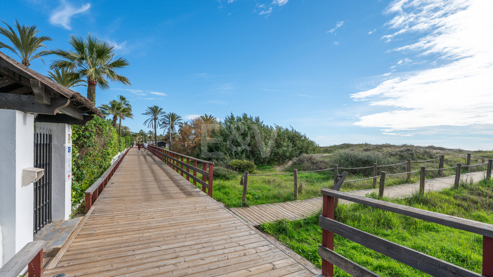 Seafront Apartment with Garden in Palm Beach, Los Monteros