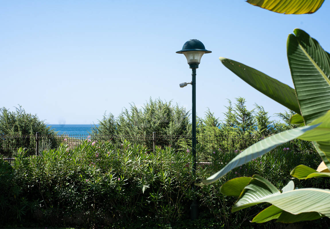 Seafront Apartment with Garden in Palm Beach, Los Monteros