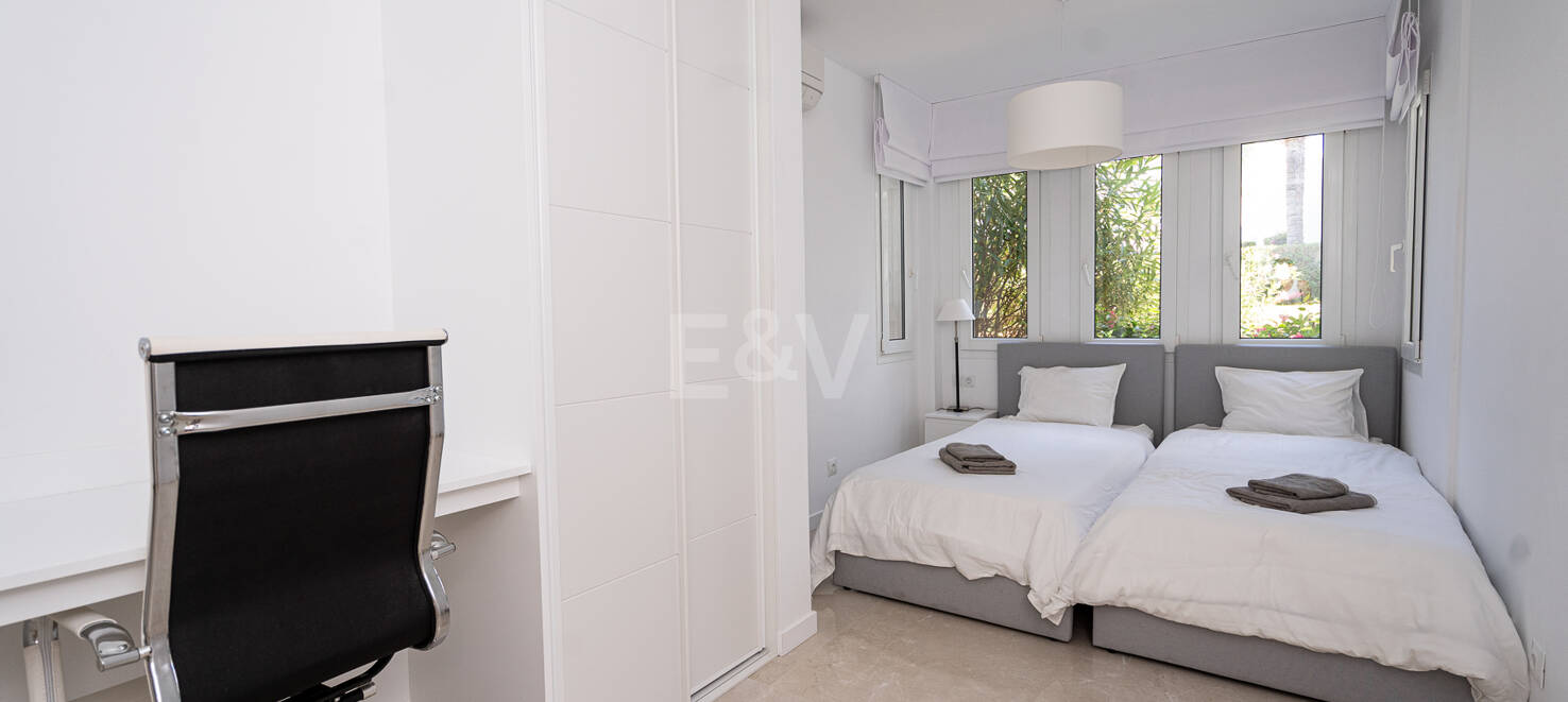 Seafront Apartment with Garden in Palm Beach, Los Monteros