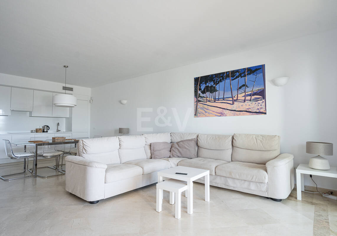 Apartamento con jardín en primera línea de mar en Palm Beach, Los Monteros