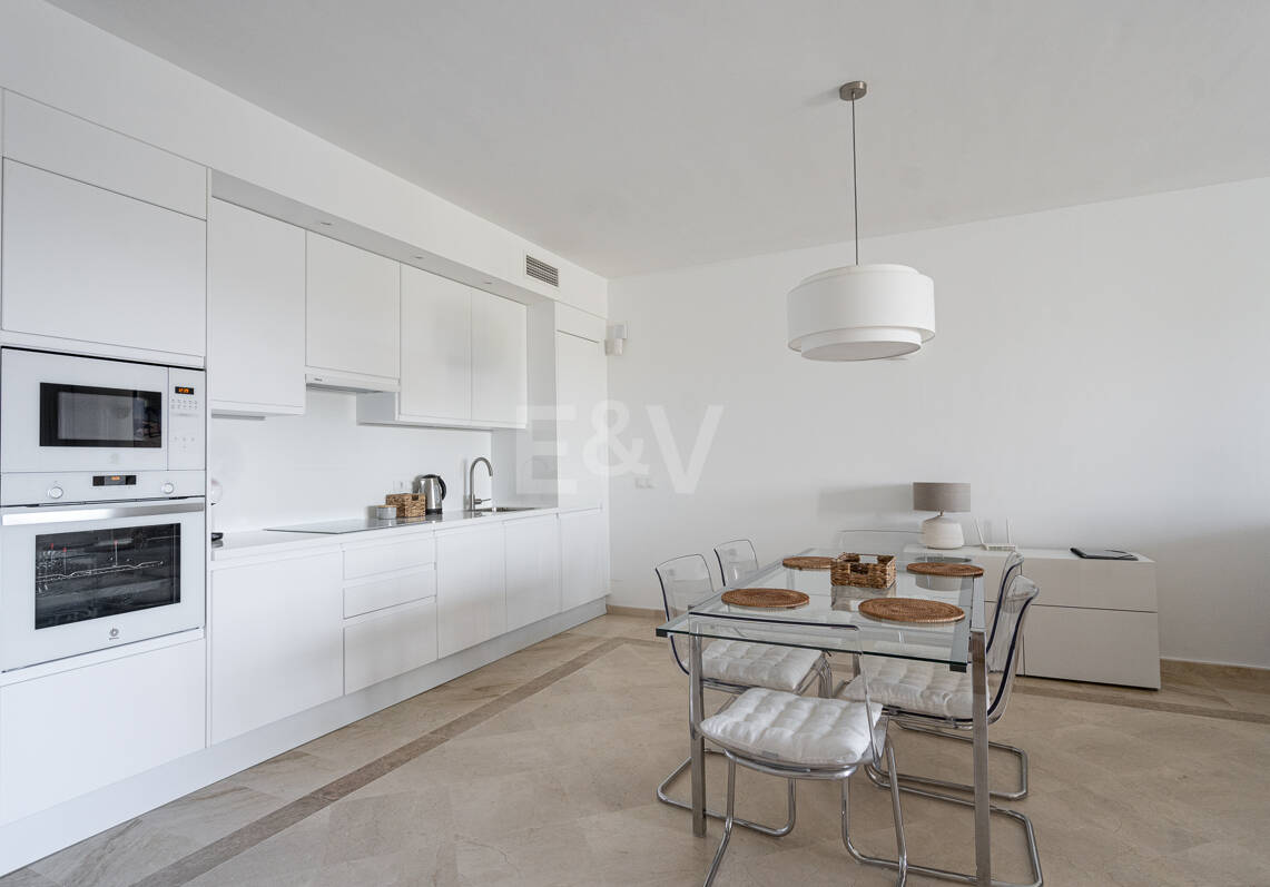 Apartamento con jardín en primera línea de mar en Palm Beach, Los Monteros
