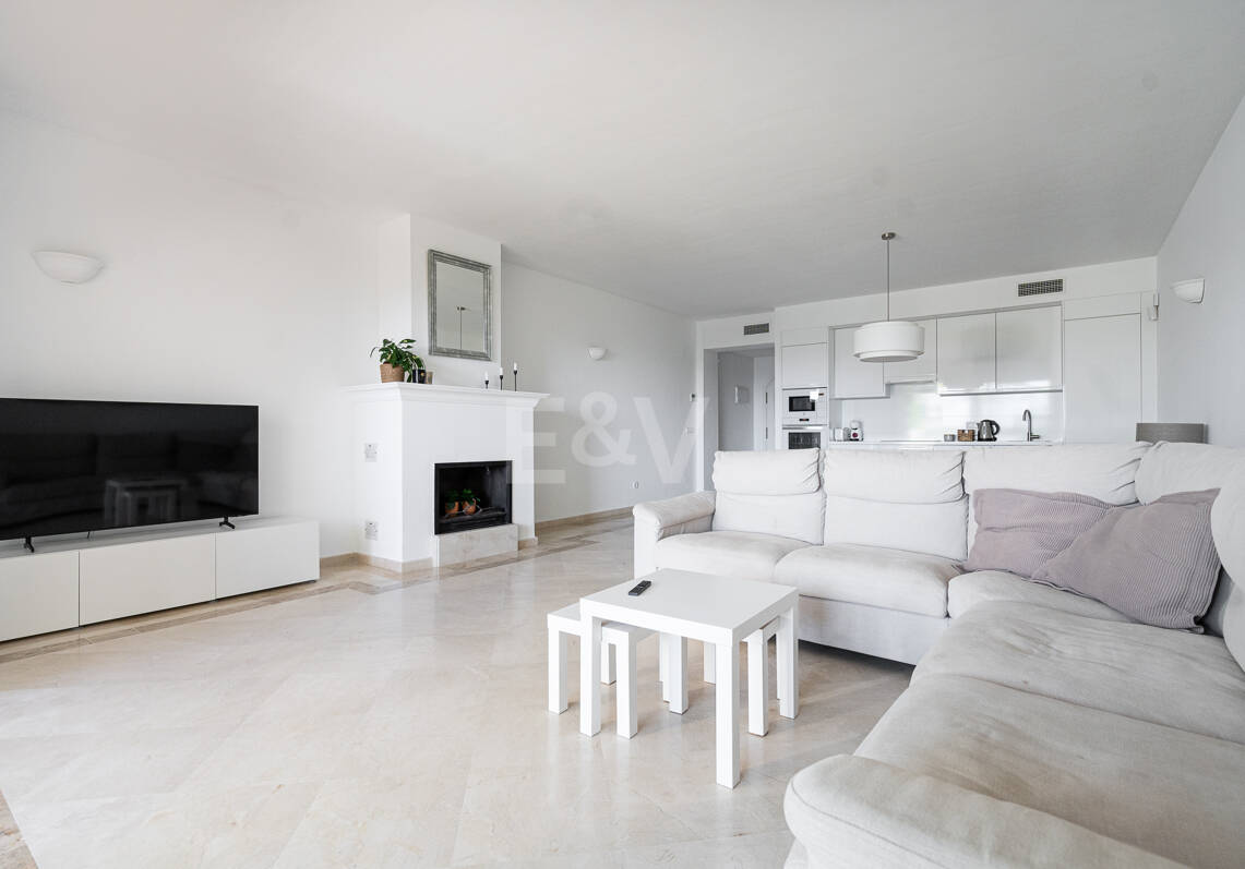 Apartamento con jardín en primera línea de mar en Palm Beach, Los Monteros