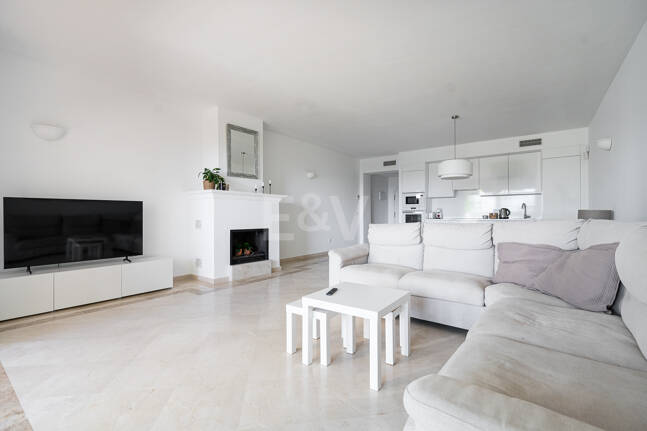Seafront Apartment with Garden in Palm Beach, Los Monteros