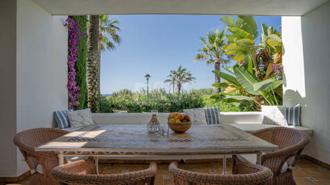 Seafront Apartment with Garden in Palm Beach, Los Monteros