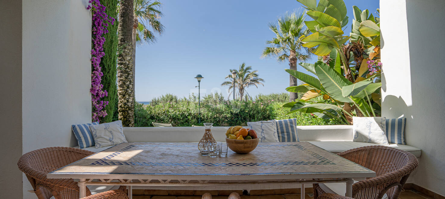 Seafront Apartment with Garden in Palm Beach, Los Monteros