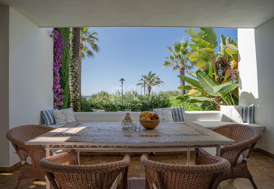 Seafront Apartment with Garden in Palm Beach, Los Monteros