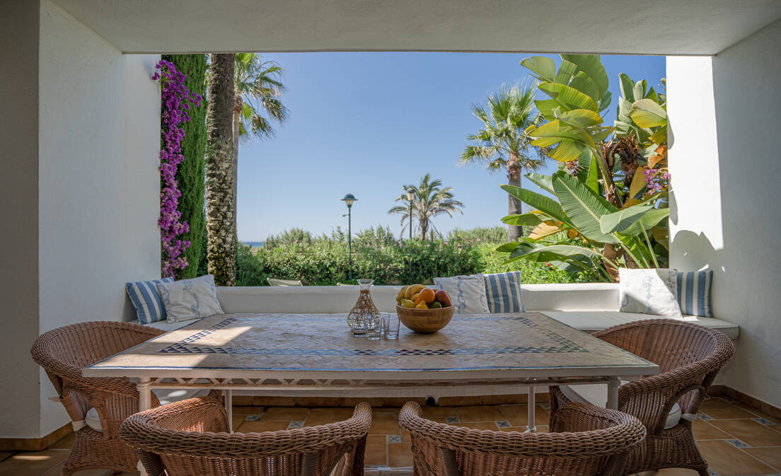 Seafront Apartment with Garden in Palm Beach, Los Monteros