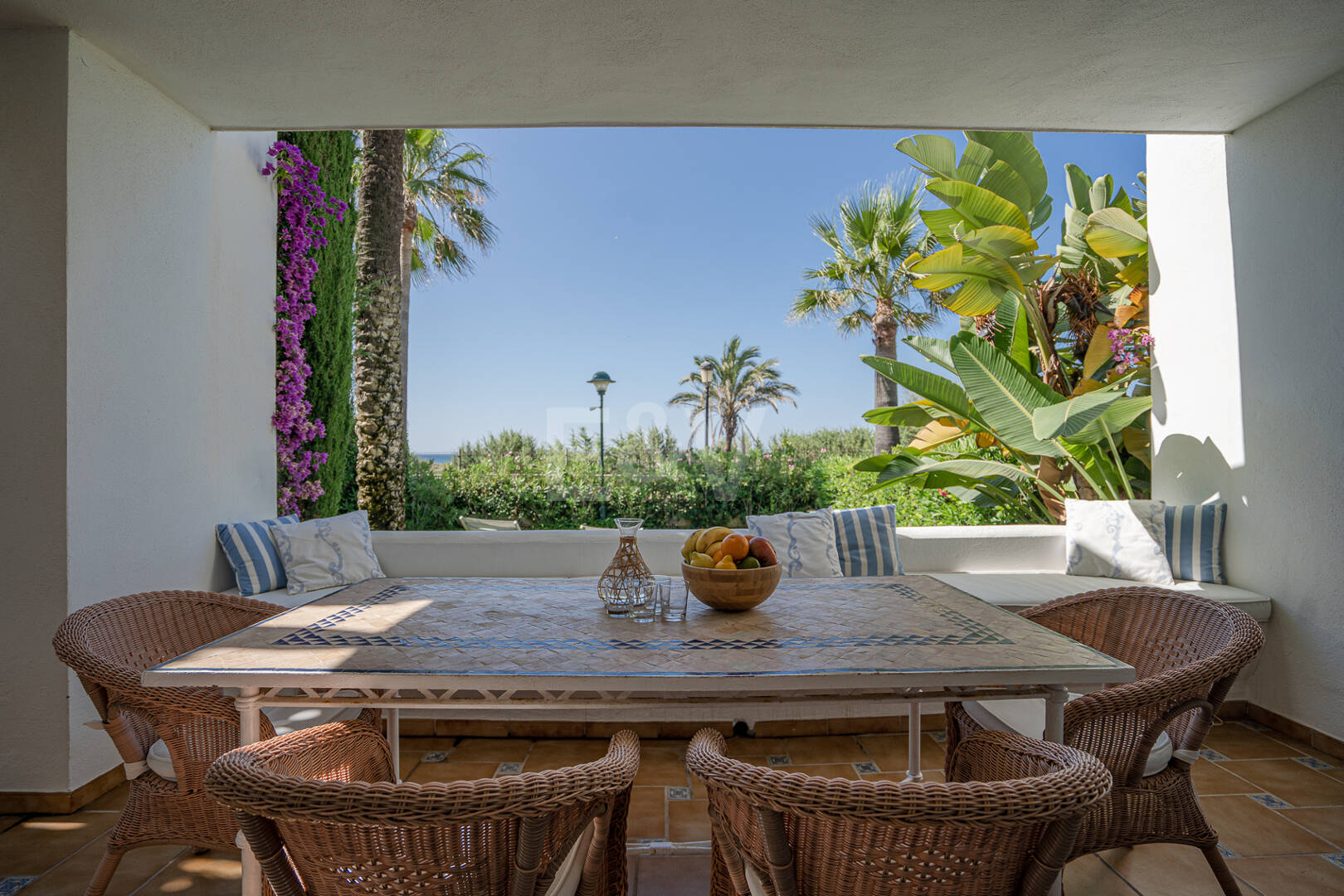 Seafront Apartment with Garden in Palm Beach, Los Monteros
