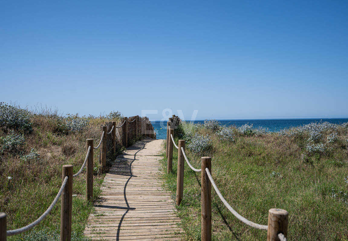 Seafront Apartment with Garden in Palm Beach, Los Monteros