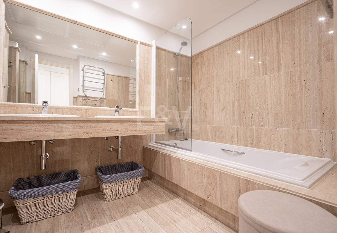 Seafront Apartment with Garden in Palm Beach, Los Monteros