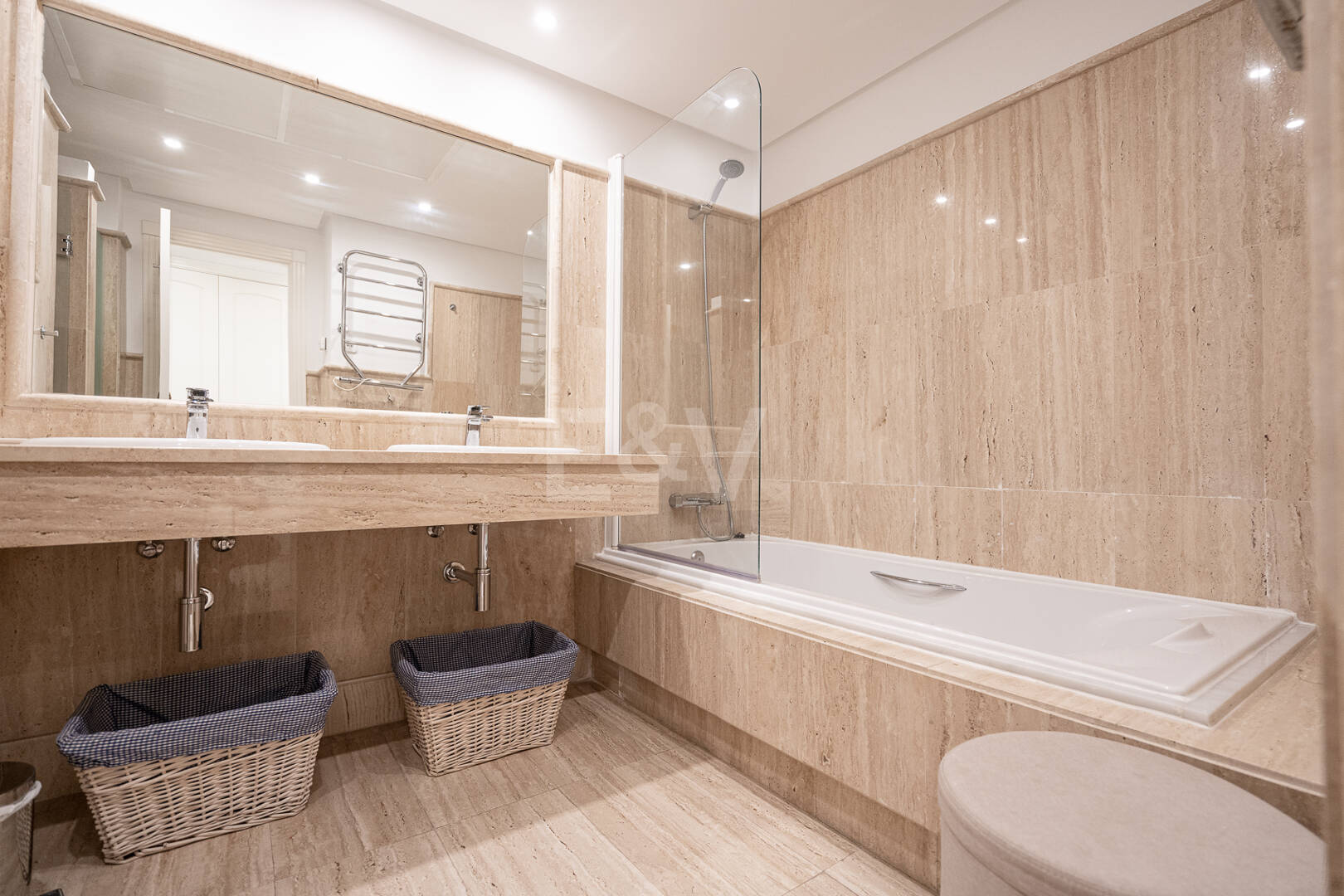 Lägenhet vid havet med trädgård i Palm Beach, Los Monteros