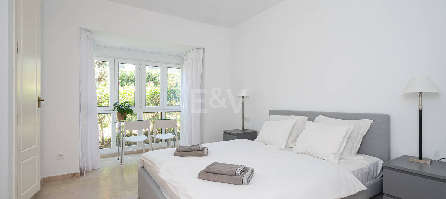 Seafront Apartment with Garden in Palm Beach, Los Monteros