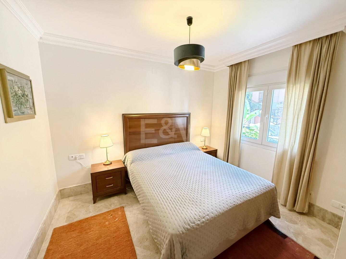 Oportunidad de alquiler de larga temporada en Santa Clara Golf Villas – casa adosada con jardín y seguridad 24h