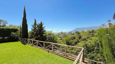 Oportunidad de alquiler de larga temporada en Santa Clara Golf Villas – casa adosada con jardín y seguridad 24h