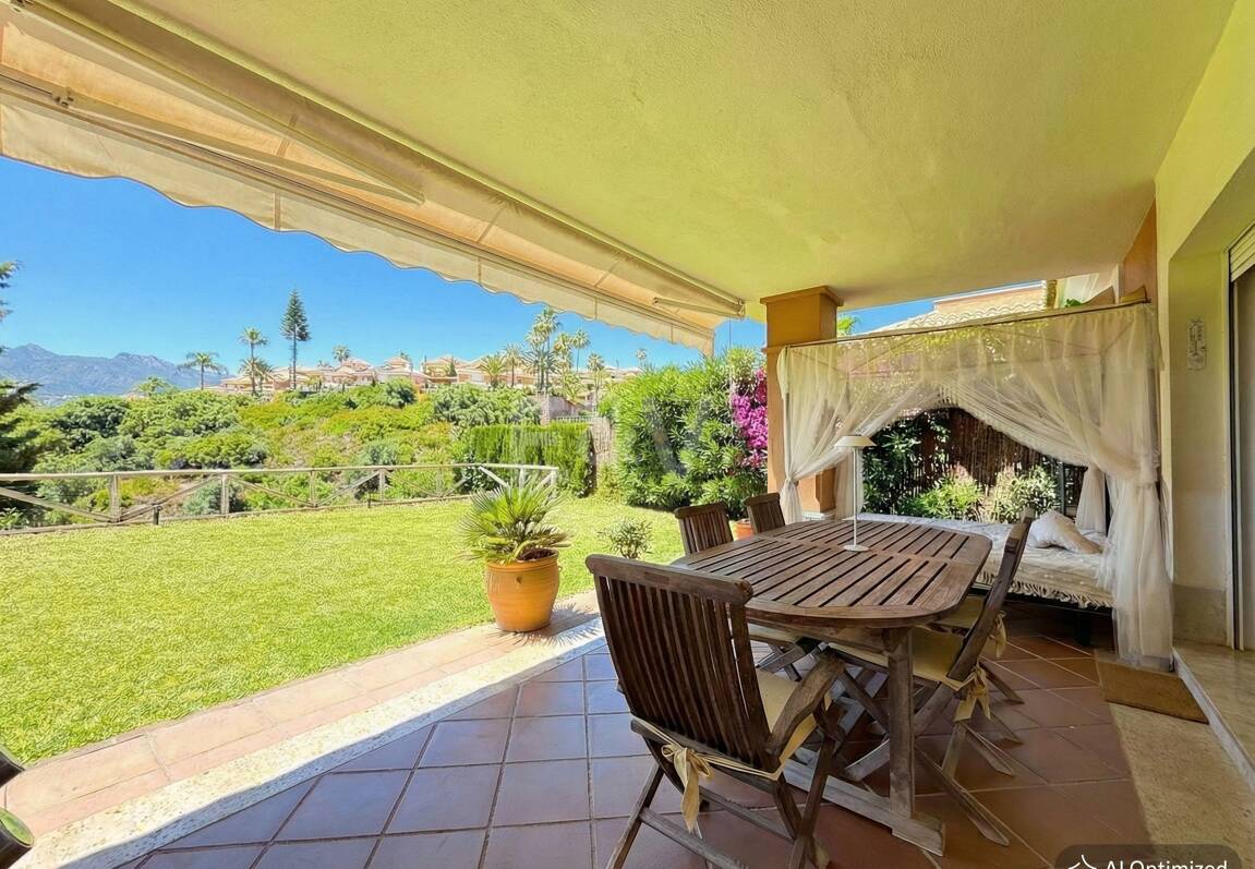 Oportunidad de alquiler de larga temporada en Santa Clara Golf Villas – casa adosada con jardín y seguridad 24h