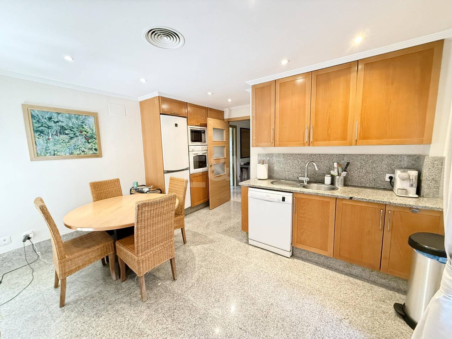 Oportunidad de alquiler de larga temporada en Santa Clara Golf Villas – casa adosada con jardín y seguridad 24h