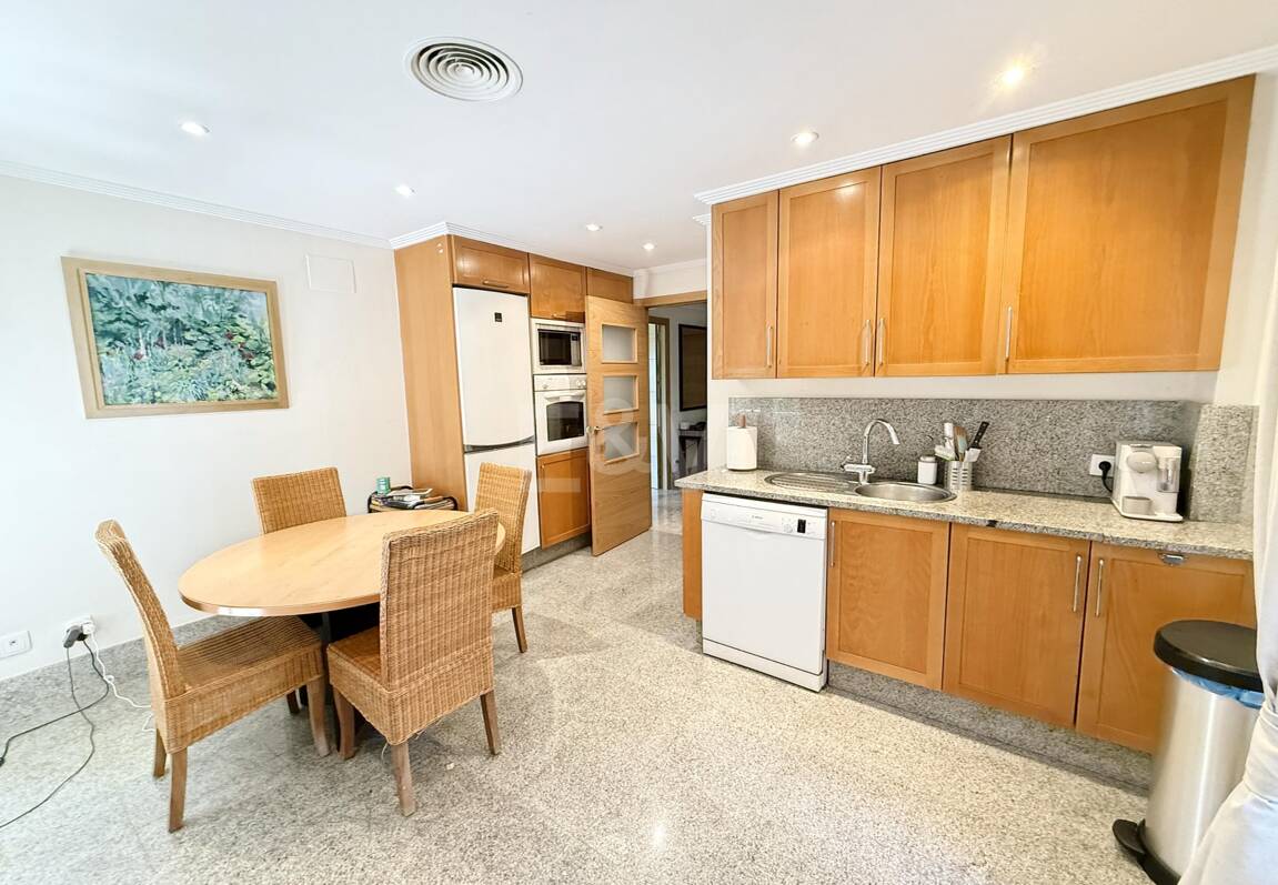 Oportunidad de alquiler de larga temporada en Santa Clara Golf Villas – casa adosada con jardín y seguridad 24h