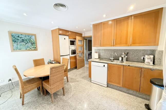 Oportunidad de alquiler de larga temporada en Santa Clara Golf Villas – casa adosada con jardín y seguridad 24h