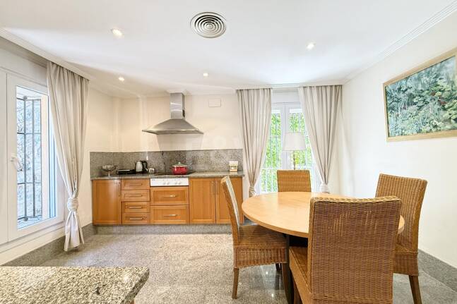 Oportunidad de alquiler de larga temporada en Santa Clara Golf Villas – casa adosada con jardín y seguridad 24h