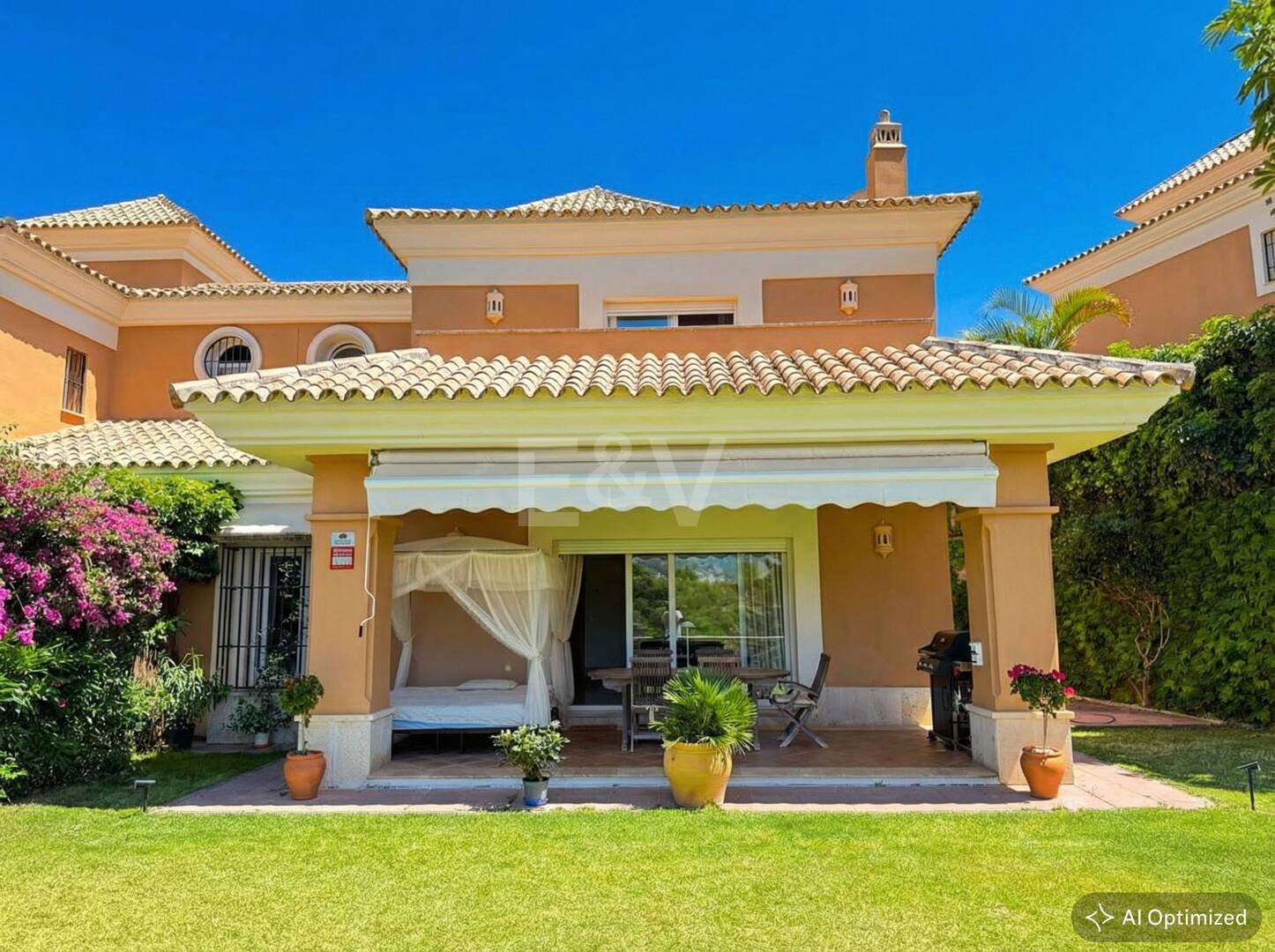 Oportunidad de alquiler de larga temporada en Santa Clara Golf Villas – casa adosada con jardín y seguridad 24h