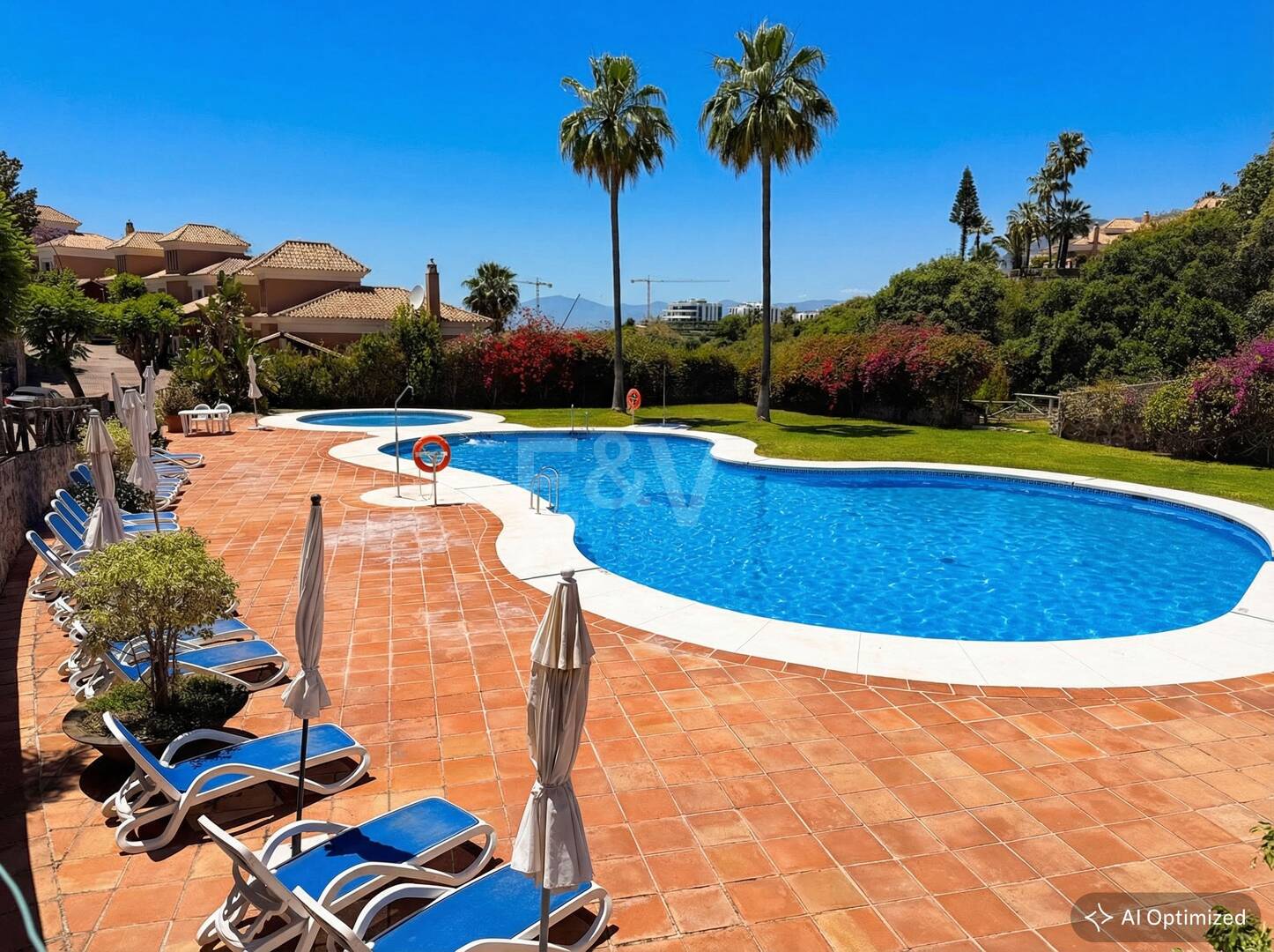 Oportunidad de alquiler de larga temporada en Santa Clara Golf Villas – casa adosada con jardín y seguridad 24h