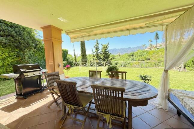 Oportunidad de alquiler de larga temporada en Santa Clara Golf Villas – casa adosada con jardín y seguridad 24h