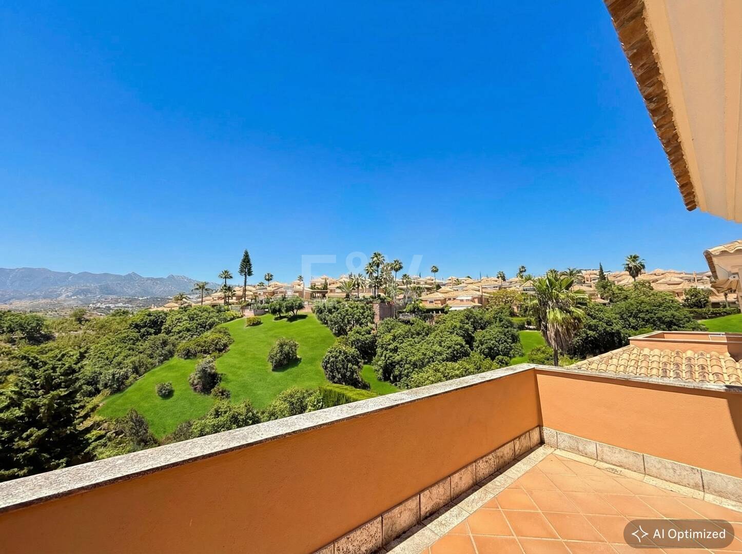 Oportunidad de alquiler de larga temporada en Santa Clara Golf Villas – casa adosada con jardín y seguridad 24h