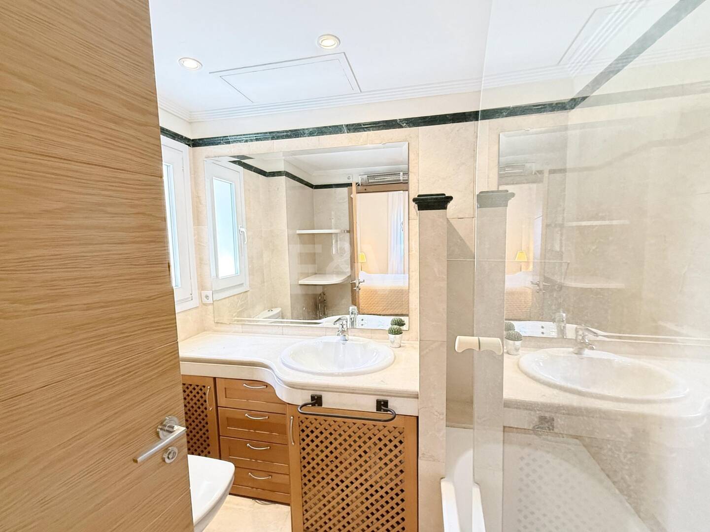 Oportunidad de alquiler de larga temporada en Santa Clara Golf Villas – casa adosada con jardín y seguridad 24h