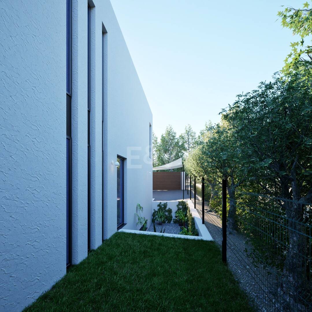 Luxusvilla im Bau, fußläufig zum Strand