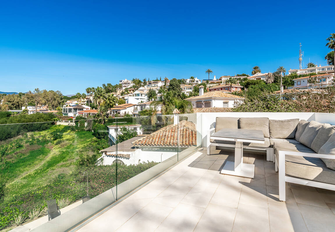 Villa im skandinavischen Stil mit Panoramablick in Las Brisas