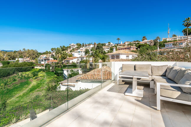 Villa im skandinavischen Stil mit Panoramablick in Las Brisas
