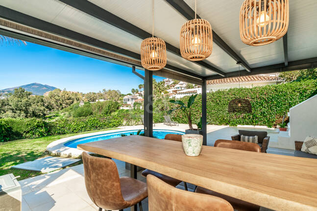 Villa im skandinavischen Stil mit Panoramablick in Las Brisas