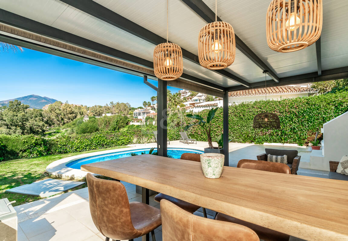 Villa im skandinavischen Stil mit Panoramablick in Las Brisas