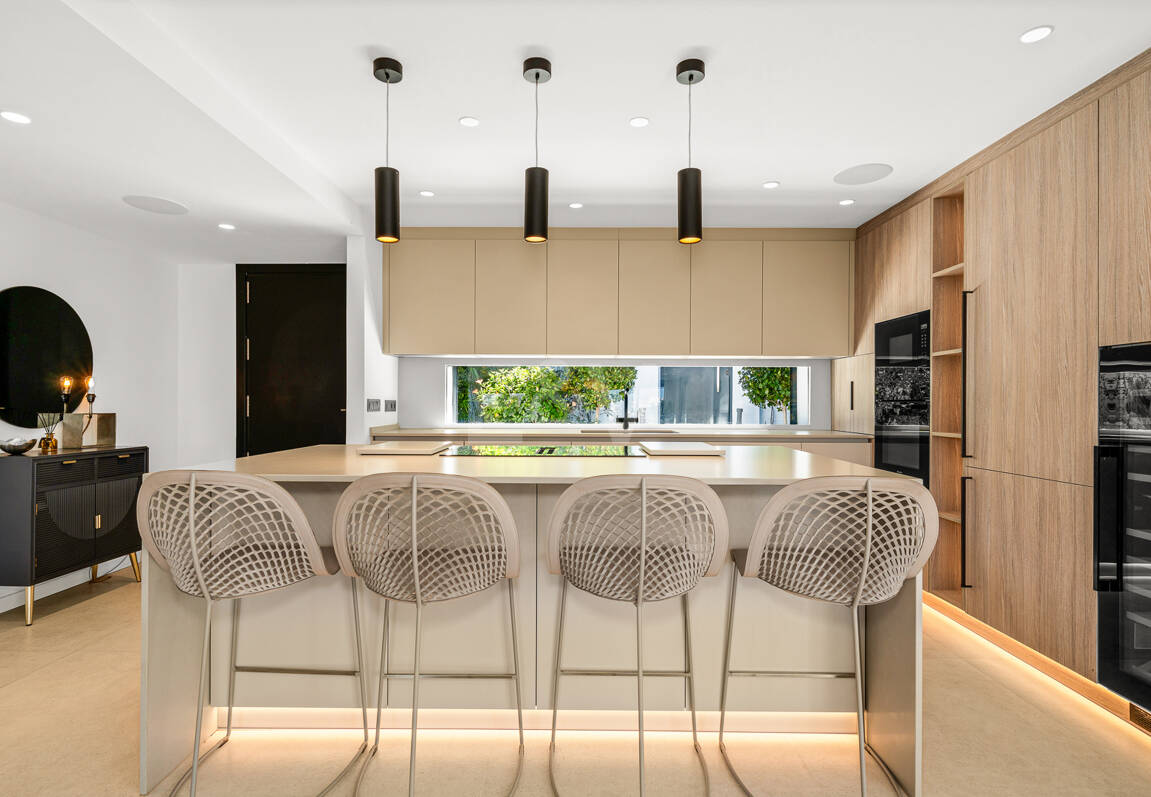 Villa im skandinavischen Stil mit Panoramablick in Las Brisas