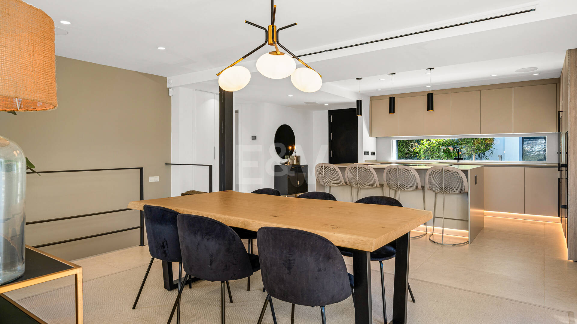 Villa im skandinavischen Stil mit Panoramablick in Las Brisas