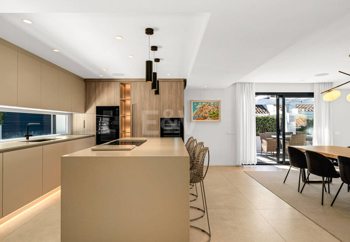 Villa im skandinavischen Stil mit Panoramablick in Las Brisas