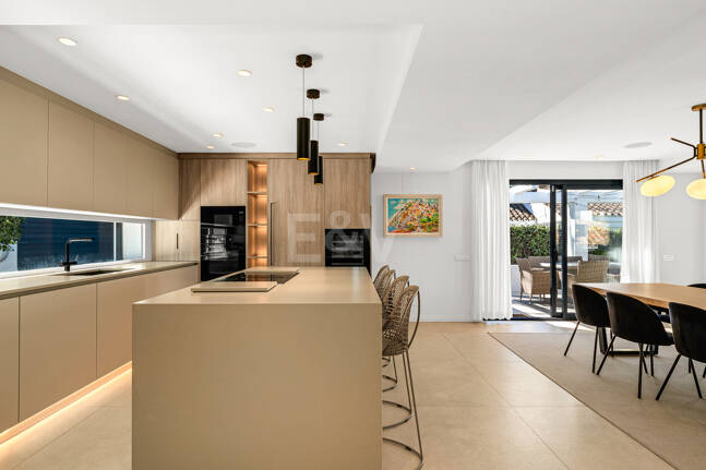 Villa im skandinavischen Stil mit Panoramablick in Las Brisas