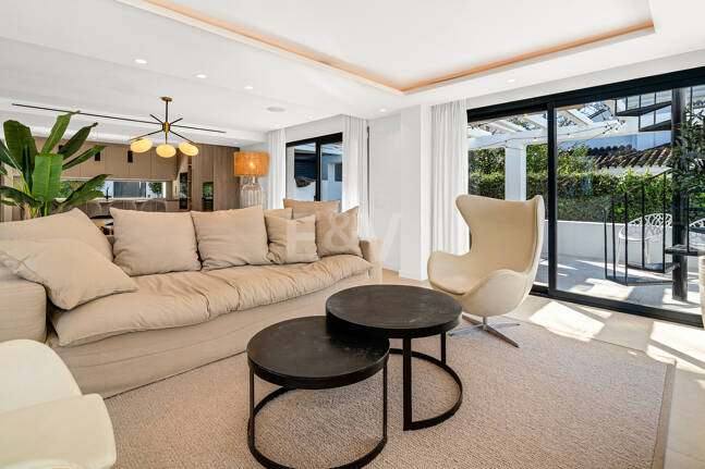 Villa im skandinavischen Stil mit Panoramablick in Las Brisas