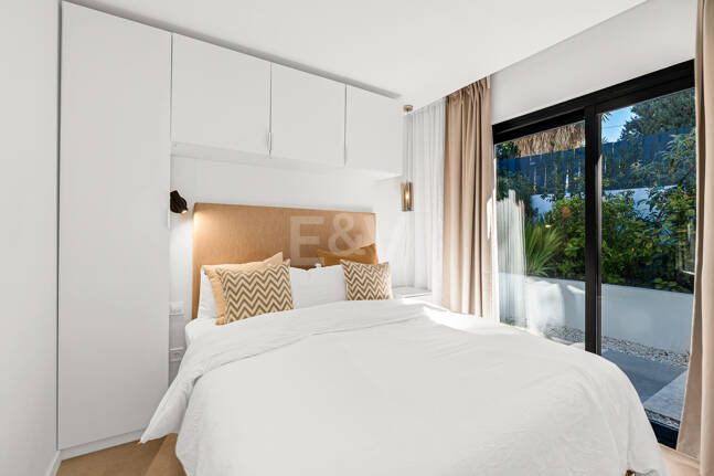 Villa im skandinavischen Stil mit Panoramablick in Las Brisas