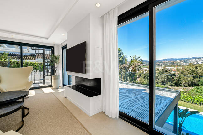 Villa im skandinavischen Stil mit Panoramablick in Las Brisas