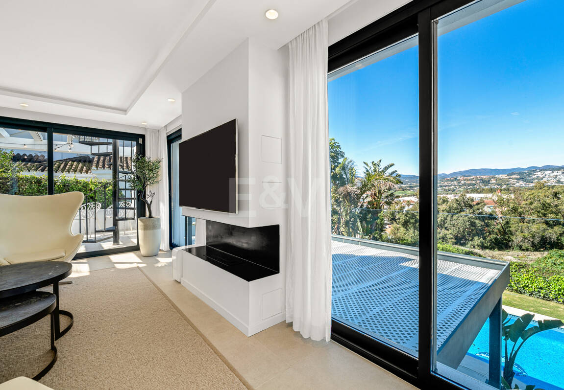 Villa im skandinavischen Stil mit Panoramablick in Las Brisas