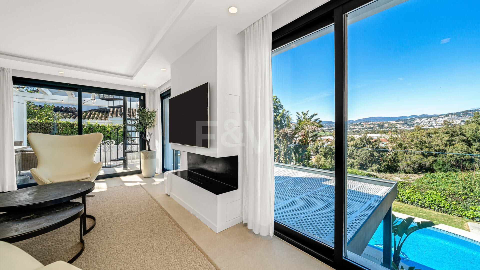 Villa im skandinavischen Stil mit Panoramablick in Las Brisas