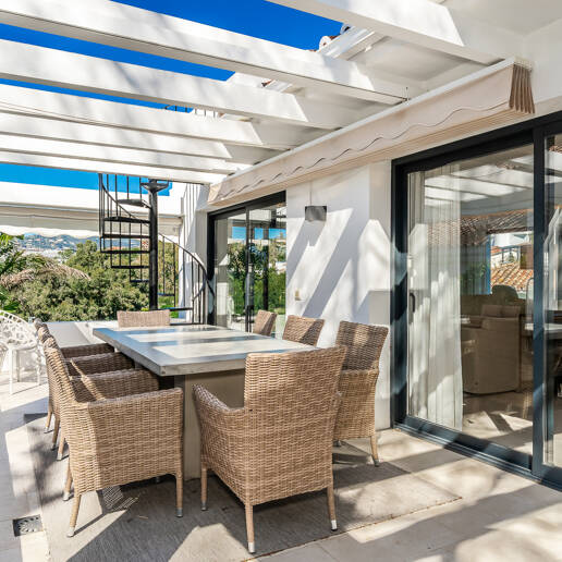 Villa im skandinavischen Stil mit Panoramablick in Las Brisas