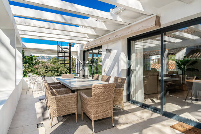 Villa im skandinavischen Stil mit Panoramablick in Las Brisas