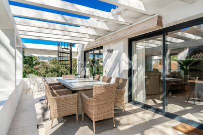 Villa im skandinavischen Stil mit Panoramablick in Las Brisas