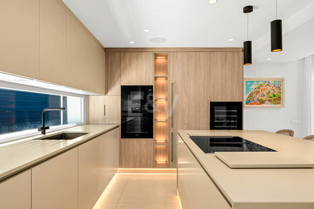 Villa im skandinavischen Stil mit Panoramablick in Las Brisas