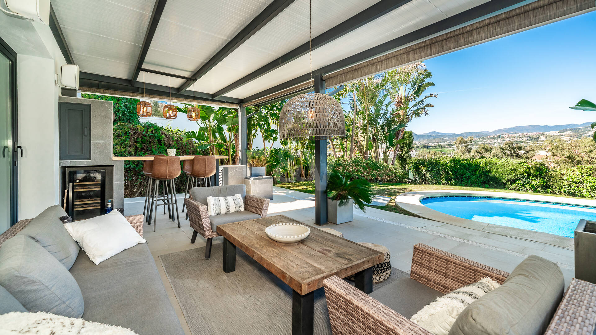 Villa de estilo escandinavo con vistas panorámicas en Las Brisas