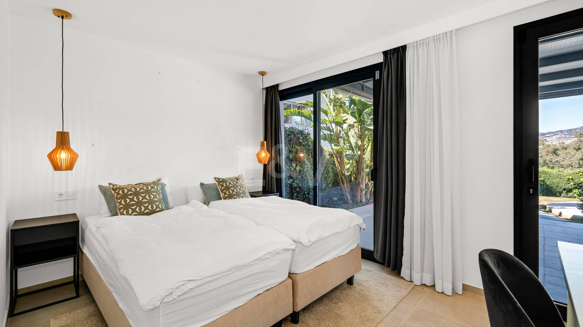 Villa de estilo escandinavo con vistas panorámicas en Las Brisas