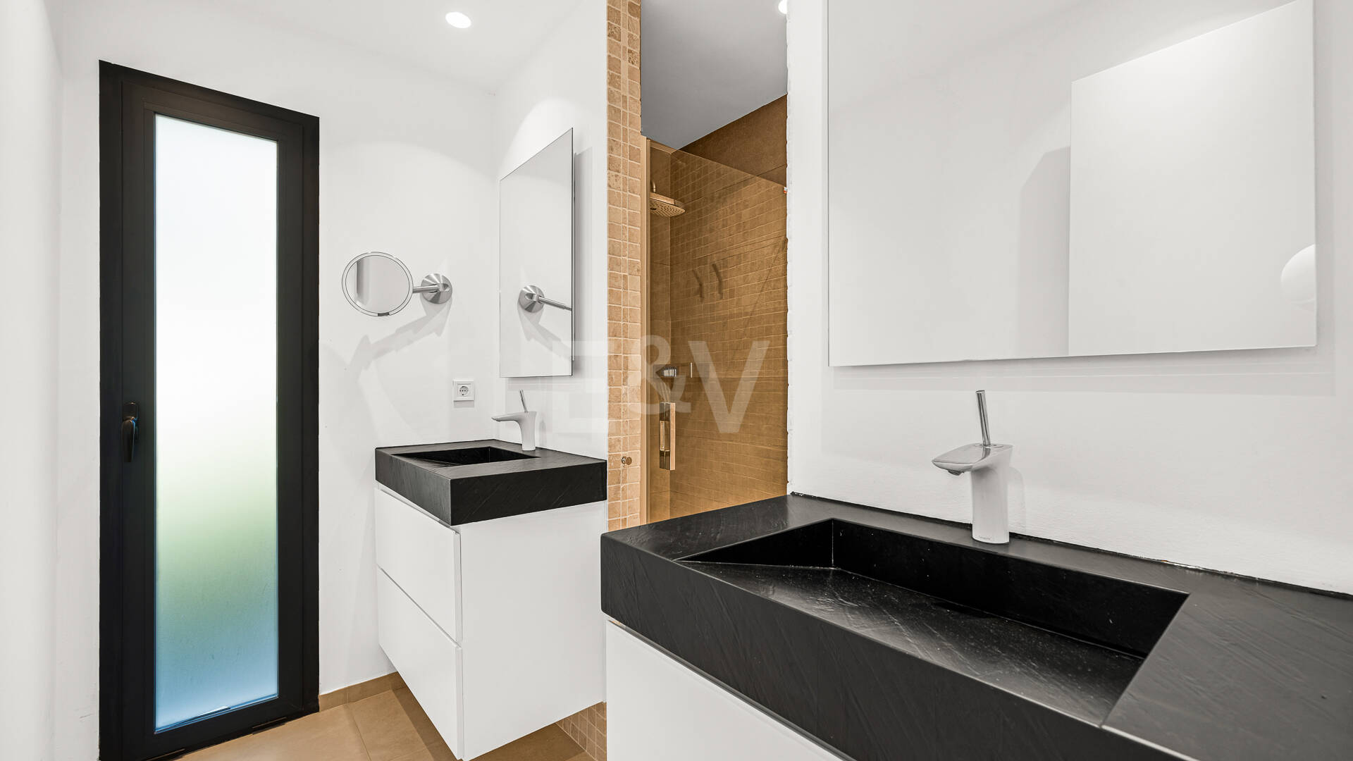 Villa de estilo escandinavo con vistas panorámicas en Las Brisas