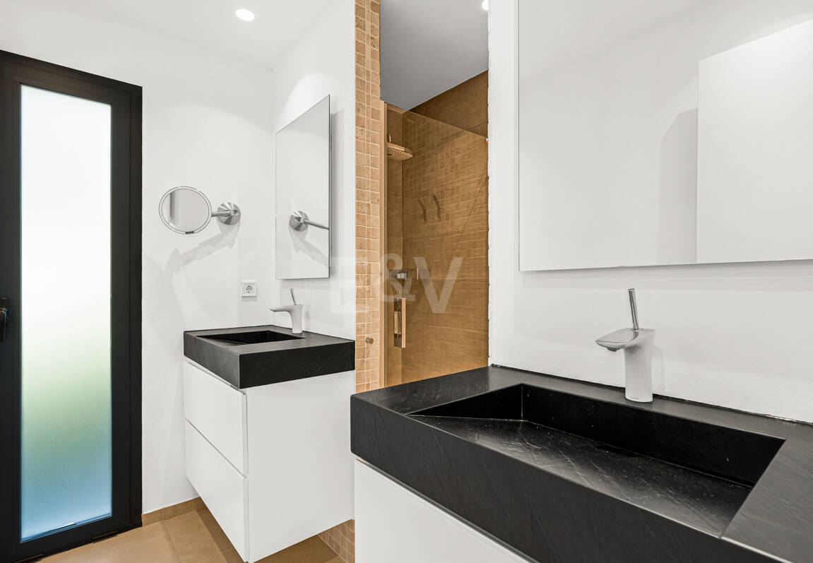 Villa im skandinavischen Stil mit Panoramablick in Las Brisas